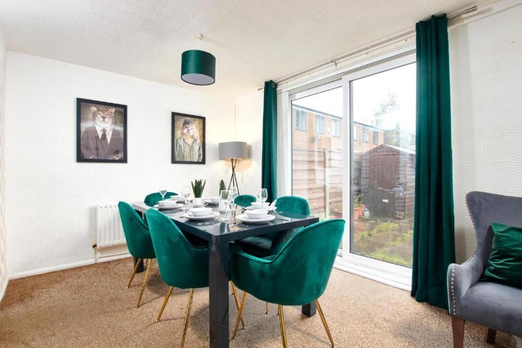 The Emerald House Of Manchester - Garden - Parking Eksteriør bilde