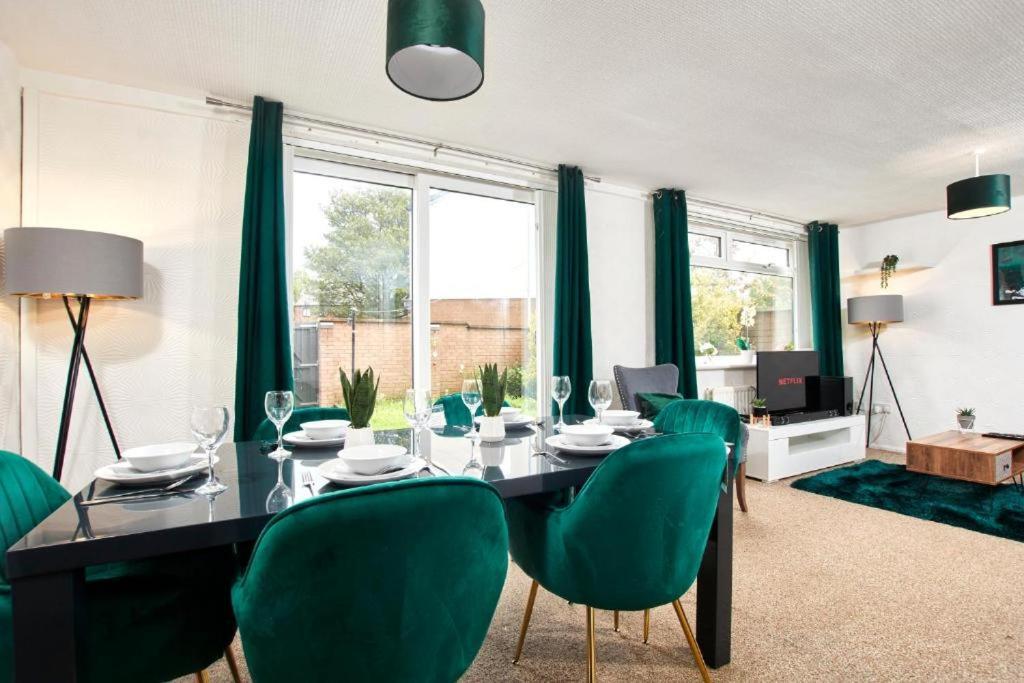 The Emerald House Of Manchester - Garden - Parking Eksteriør bilde