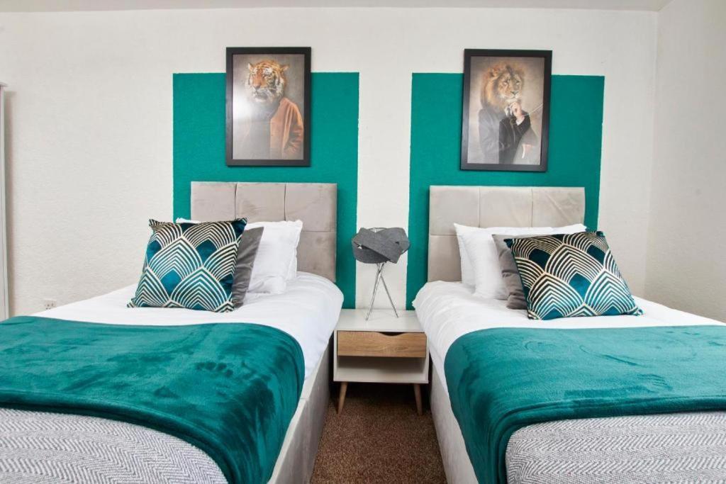 The Emerald House Of Manchester - Garden - Parking Eksteriør bilde