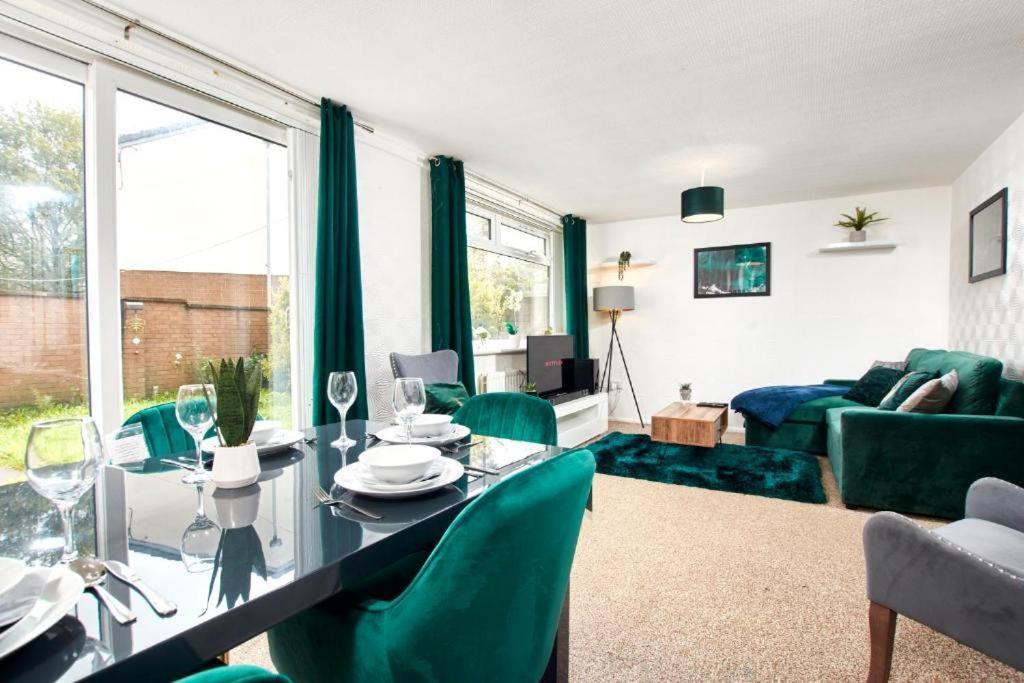 The Emerald House Of Manchester - Garden - Parking Eksteriør bilde